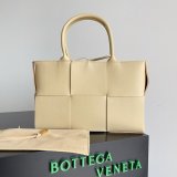 Perfect BOTTEGA VENETA Arco Small Tote Bag 30CM