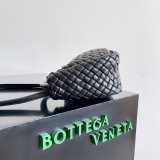 New BOTTEGA VENETA COBBLE Top Handle Bag