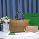 Perfect BOTTEGA VENETA Arco Small Tote Bag 30CM